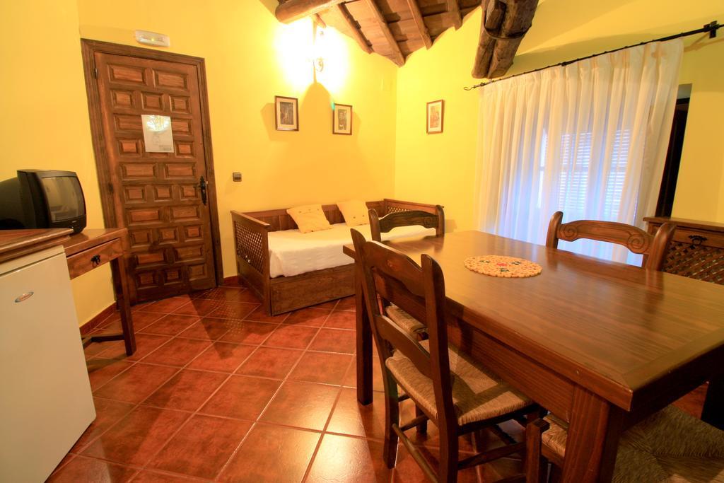 La Boticaria Casa Rural Apartamento Descargamaria Bagian luar foto